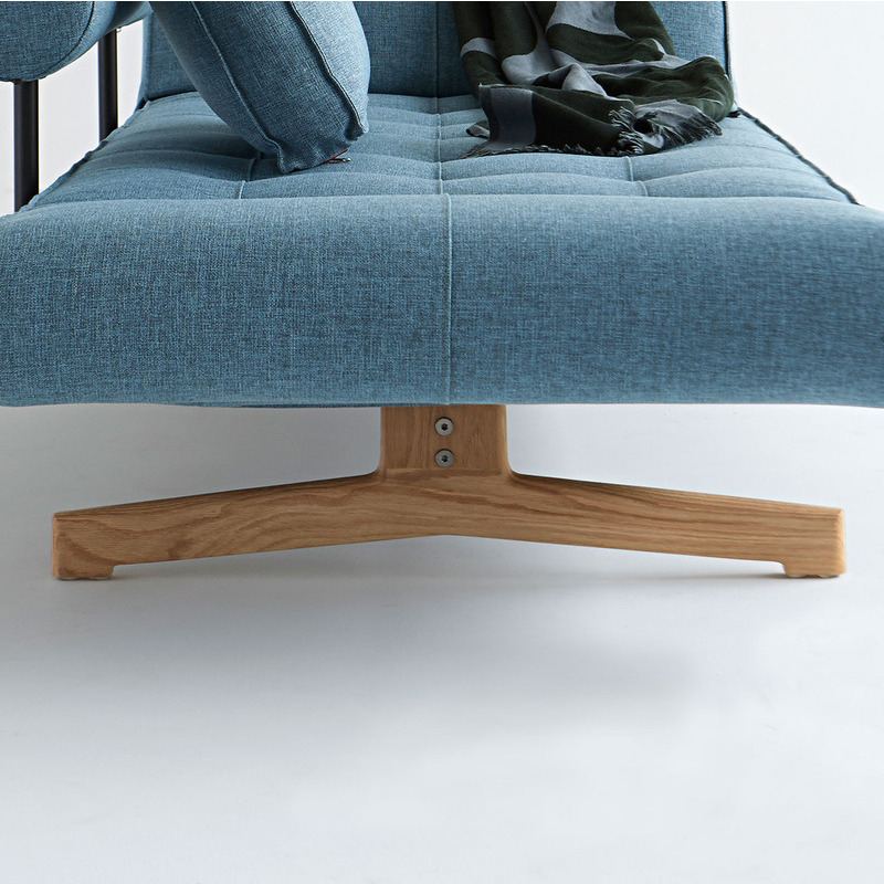 Ghia dagbädd, framtidens designär här!Du kan välja mellan fem olika tyger och två olika ben för Ghia dagbädd, framtidens designär här!Du kan välja mellan fem olika tyger och två olika ben för
